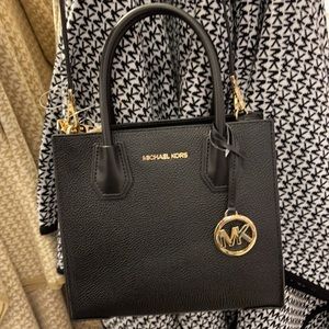 Michael Kors | Bags | Michael Kors Mercer Medium Pebbled Leather ...